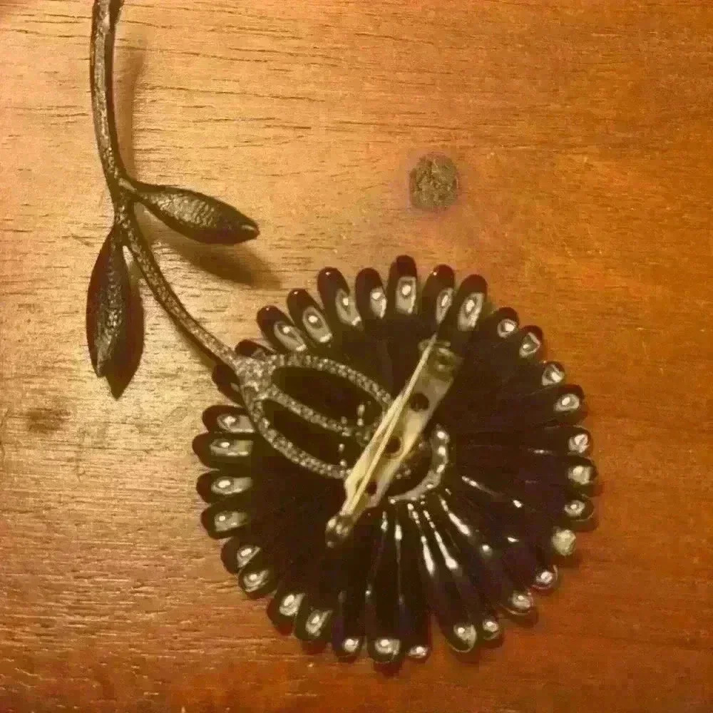 Flower brooch - Picture 2 of 2